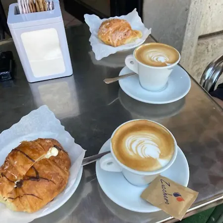 5 Stelle In Piazza Asti - Re Di -